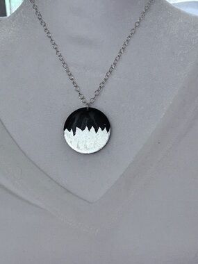 Silpada vintage Handcrafted Black and Silver Round Pendant Necklace, new